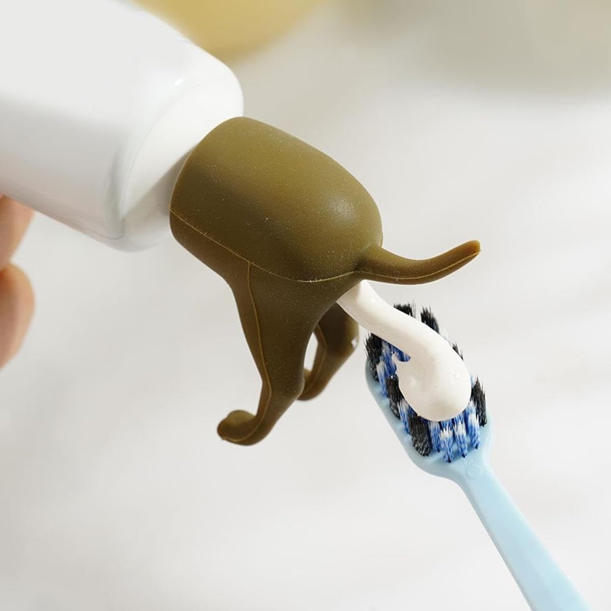 Pooping Dog Butt Toothpaste Topper Funny Toothpaste Dispenser Cap Self Closing Toothpaste Caps Toothpaste Squeezer Toothpaste Covers Bathroom Accessories