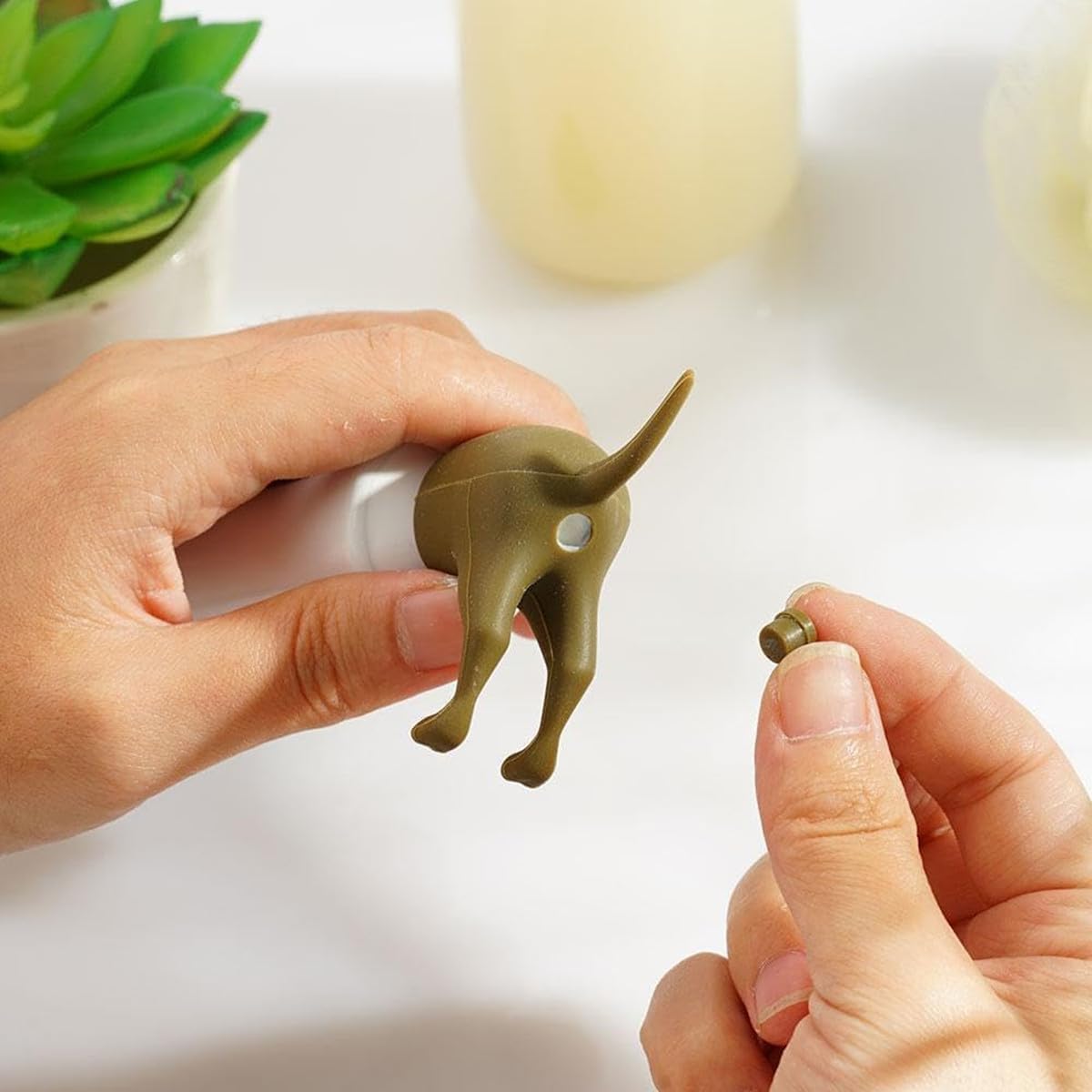 Pooping Dog Butt Toothpaste Topper Funny Toothpaste Dispenser Cap Self Closing Toothpaste Caps Toothpaste Squeezer Toothpaste Covers Bathroom Accessories